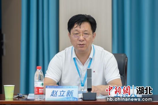江汉大学法学院院长赵立新教授主持平行论坛。江汉大学供图